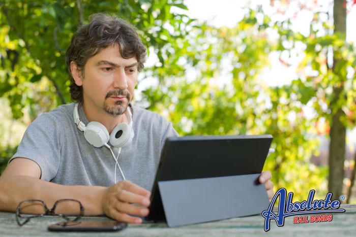 ¿Necesita Rescatar a Alguien de la Cárcel? absolute bail bonds fianzas cerca de mi en los angeles